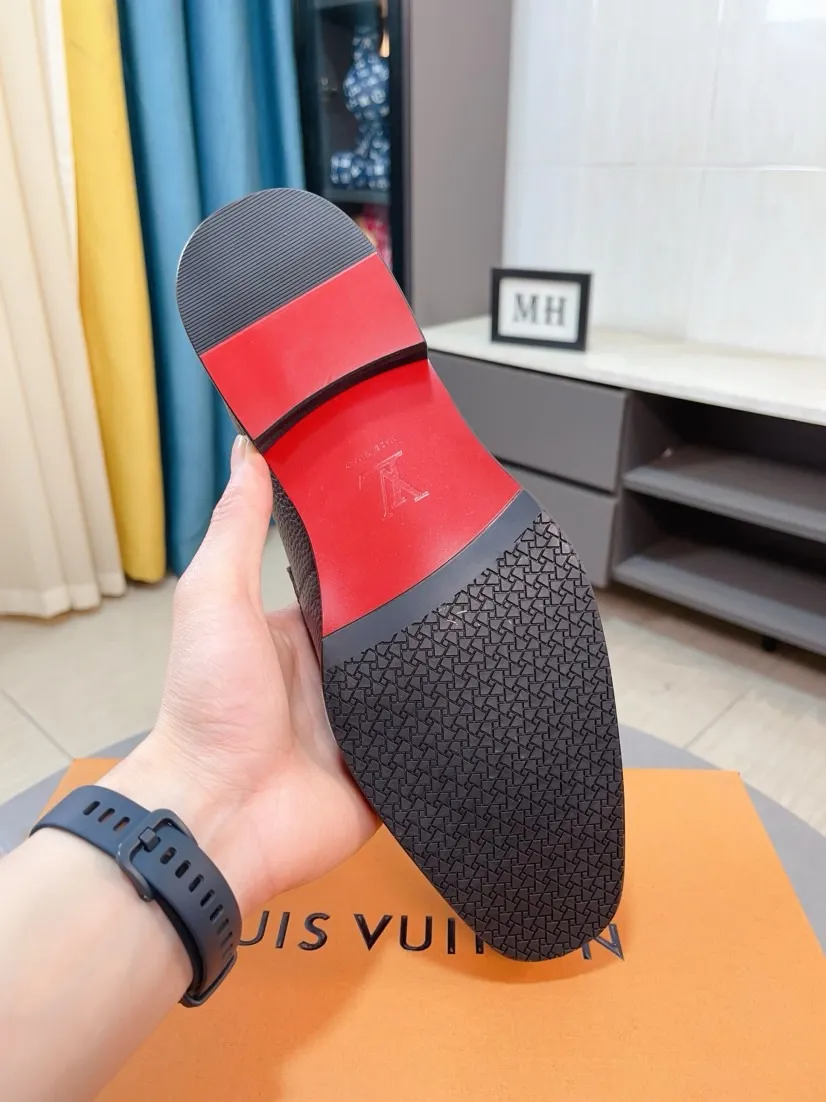 Men's men's shoes 💰500🌸🌸 [Louis Vuitton (LV)] High-end business formal leather shoes 🍀 luxurious and elegant style, both practicality and style, professional focus on details and quality, counter original 1⃣️: 1⃣️ ultra-accurate reproduction 👍🏻! Material: The upper is made of imported original calfskin➕imported Italian cowhide leather. Original anti-slip and wear-resistant outsole! Code number: 38--44 (45 customized)